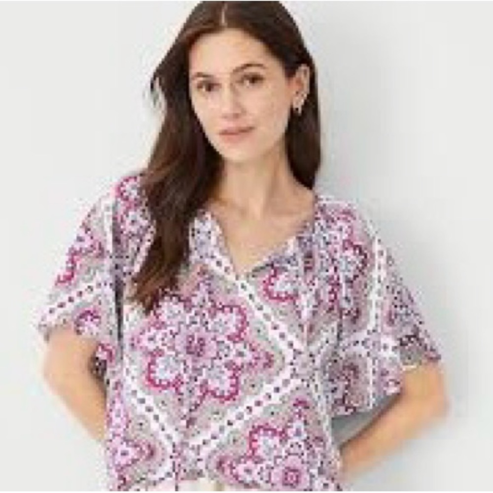 Ann Taylor Purple and Cream Print Flounce Sleeve Popover Blouse. Size Small.